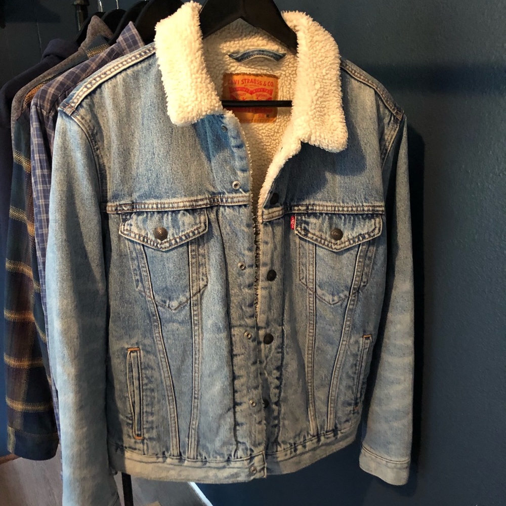 Levi’s trucker jacket. Size medium.